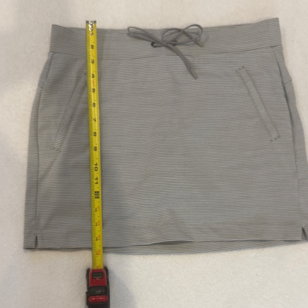 Athleta Gray Striped Skirt with Pockets